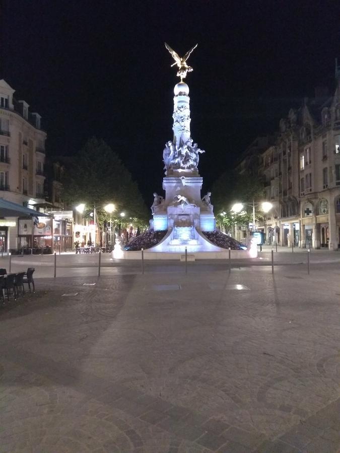 Le Monopole Otel Reims Dış mekan fotoğraf